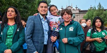 Delfina Gómez se suma a la fiesta mundialista en Toluca