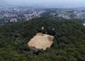 La cancha de fútbol que resiste dentro de un volcán en el sur de Ciudad de México
