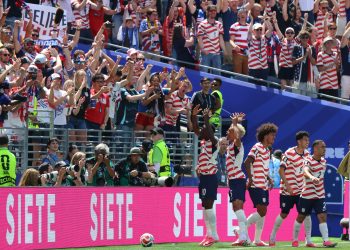 Estados Unidos califica a dieciseisavos
