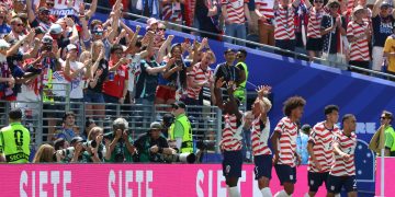 Estados Unidos califica a dieciseisavos