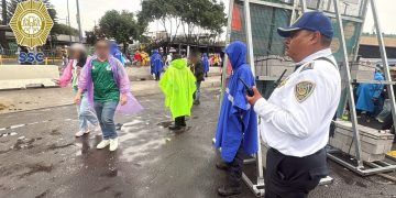 SSPC orienta a aficionados que se dirigen al encuentro Colombia vs Uzbekistán en el Estadio Ciudad de México