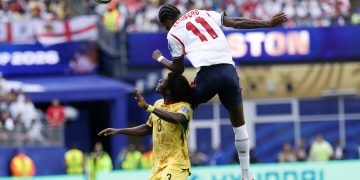 Ghana frena a Inglaterra