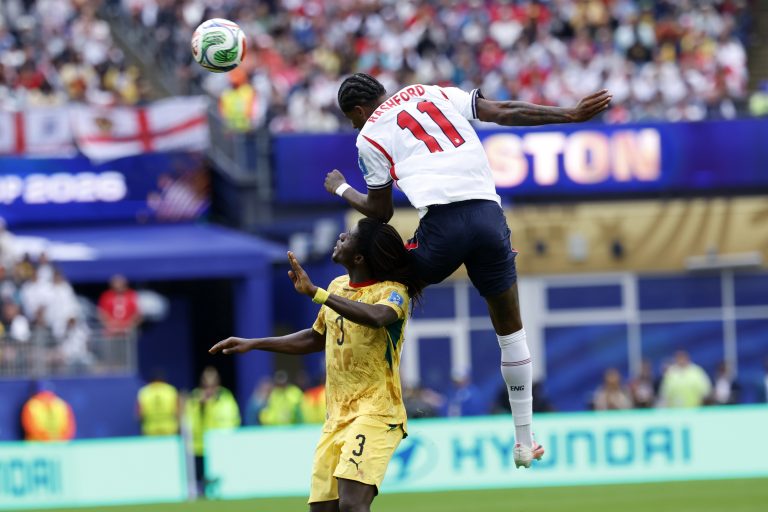Ghana frena a Inglaterra