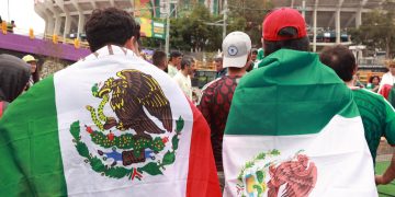Autoridades decomisan alcohol en el Zócalo, Reforma y alrededores del estadio