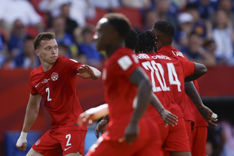 La selección de Canadá no pudo celebrar un triunfo en su debut como coanfitriona del Mundial 2026 y pese a las ganas y a su juego voluntarioso solo empató 1-1