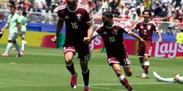 Un gol de cabeza de Boualem Khoukhi en el minuto 95 premió la seriedad y la resistencia de la selección de Qatar, que nunca había logrado hasta ahora evitar