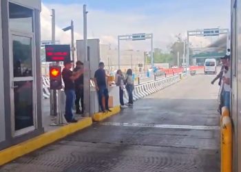CNTE toma casetas y libera el paso en autopistas de varios estados del país