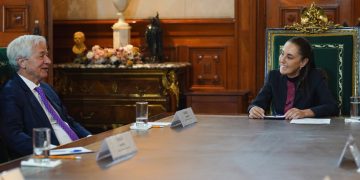 Sheinbaum se reúne con CEO de J.P. Morgan en Palacio Nacional
