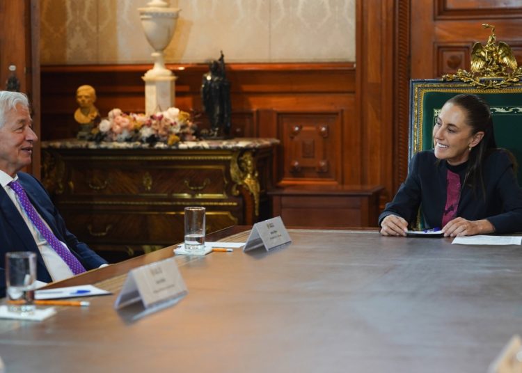 Sheinbaum se reúne con CEO de J.P. Morgan en Palacio Nacional