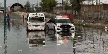 Edomex: Agua dentro de casas y autos varados en Los Reyes La Paz