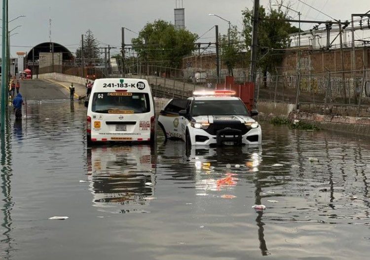 Edomex: Agua dentro de casas y autos varados en Los Reyes La Paz