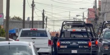 Hombre se atrinchera en vivienda de Los Héroes Tecámac y toma como rehenes a cinco personas