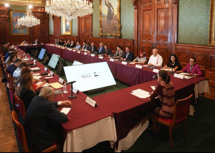 Sheinbaum revisa avances del IMSS-Bienestar con gobernadores