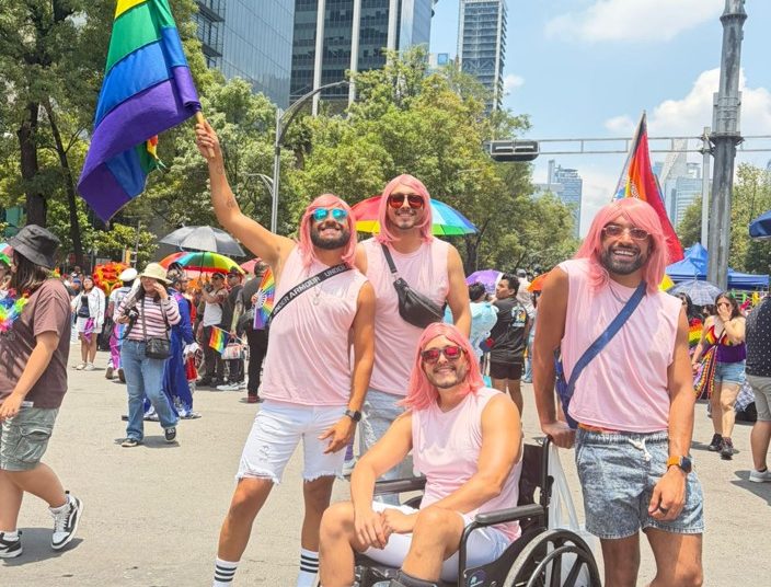 Miles participan en la 48 Marcha del Orgullo LGBTQ+ en la Ciudad de México