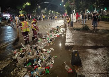 ¡No sean así! Celebración del Tricolor deja 40 toneladas de basura en CDMX