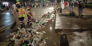 ¡No sean así! Celebración del Tricolor deja 40 toneladas de basura en CDMX