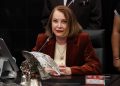 Laura Itzel Castillo usa tribuna del Senado para felicitar a Sheinbaum