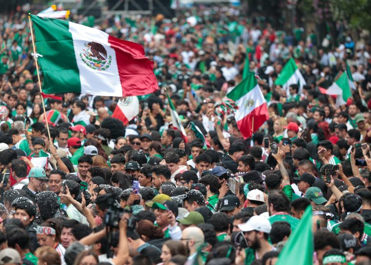 La policía capitalina detuvo a 25 personas durante el partido México - Chequia | FOTO X @ClaraBrugadaM