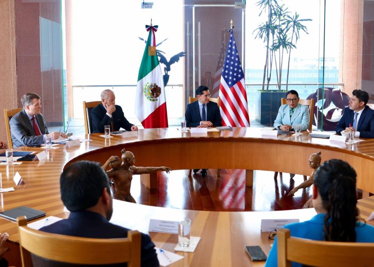 México y EU dialogan sobre agenda migratoria y destacan avances contra tráfico y trata