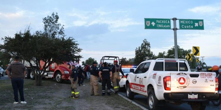 Persecución en la México-Pachuca termina con tres detenidos y el aseguramiento de más de 31 mil litros de combustible
