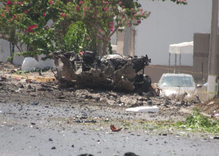 Explota vehículo en Escuinapa tras jornada violenta