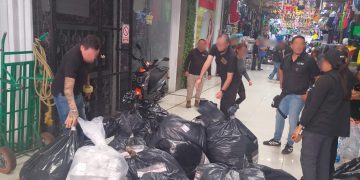 Aseguran en el Centro Histórico de la CDMX, más de 65 mil piezas de mercancía apócrifa