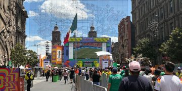 Ambiente futbolero en el Zócalo: el Fan Fest reúne a miles de aficionados