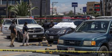 Cadáver dentro de una camioneta genera alerta en zona mundialista de Tijuana