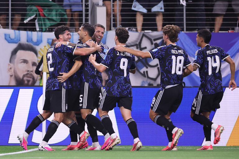 Misión cumplida: Argentina avanza con paso perfecto a los 16 avos de final