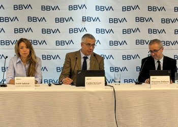 Economía mexicana pierde ritmo en consumo e inversión, señala BBVA México