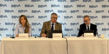 Economía mexicana pierde ritmo en consumo e inversión, señala BBVA México