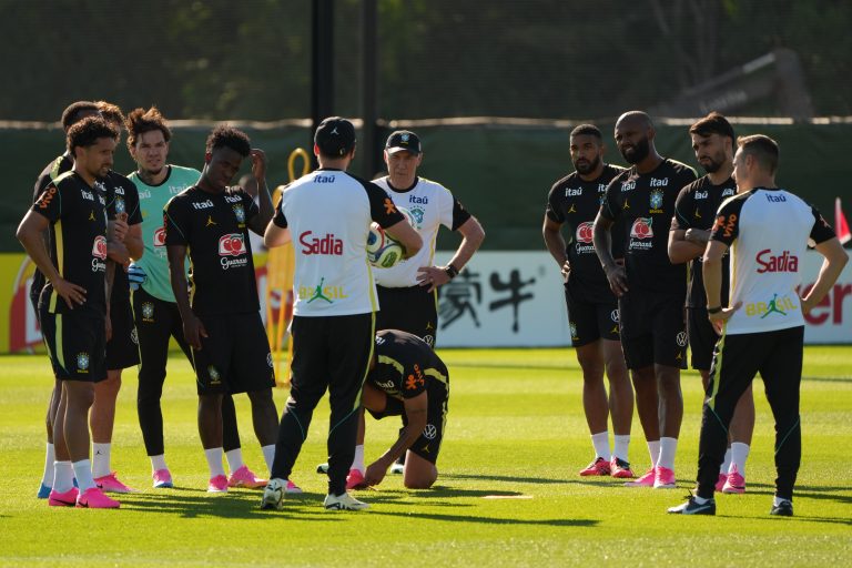 Brasil entrena en Estados Unidos y espera a Neymar