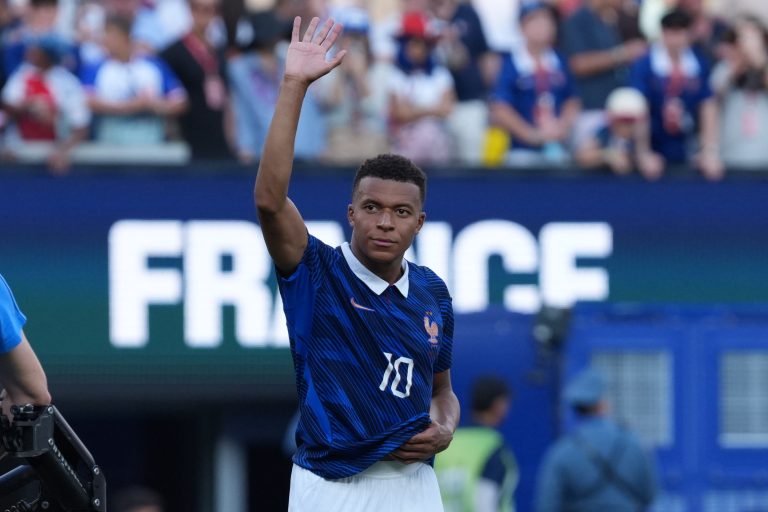 Francia se cita con Paraguay en octavos de final