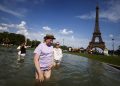 Francia activa alerta roja por calor extremo en más de la mitad del país