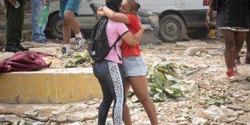 Delcy Rodríguez recorre La Guaira tras los terremotos y confirma llegada de ayuda internacional