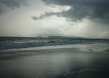 México vigila dos zonas con potencial ciclónico y prevé lluvias torrenciales