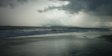 México vigila dos zonas con potencial ciclónico y prevé lluvias torrenciales