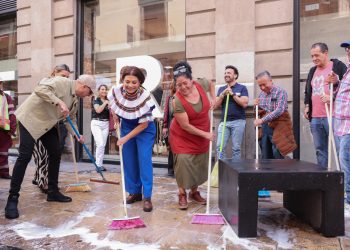 Clara Brugada encabeza limpieza del Centro Histórico tras retiro de campamentos de la CNTE