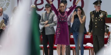 PAN y PRI critican presencia de ministros de la Corte en acto de Claudia Sheinbaum