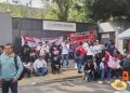 Maestros de la CNTE protestan frente a Gobernación, SEP e ISSSTE