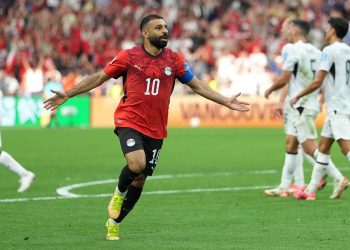 Con una espectacular reacción encabezada por Mohamed Salah, Egipto remontó y venció 3-1 a Nueva Zelanda para adueñarse de la cima del Grupo G