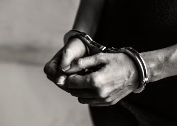 ¿Quién es el ‘Batman local’? Investigan a justiciero que amarra a presuntos ladrones en Lagos de Moreno