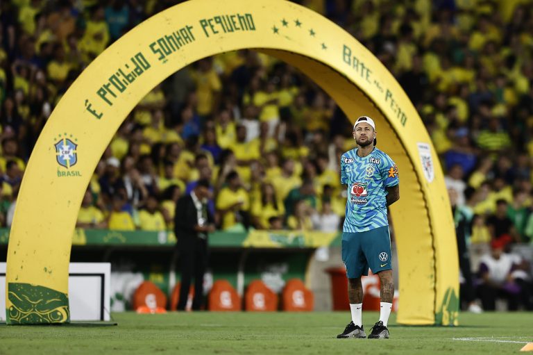 Neymar evoluciona de la lesión muscular en el gemelo