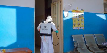OMS baja el riesgo sanitario por ébola en África tras contener expansión del brote