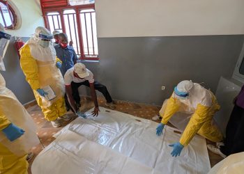 OMS reporta caída de casos sospechosos de ébola en la RDC