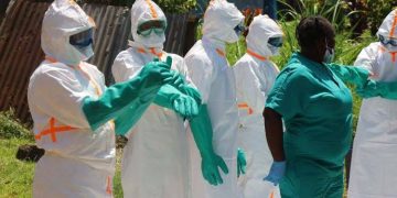 Ébola en Congo deja 247 muertos y casi mil contagios; OMS mantiene alerta internacional