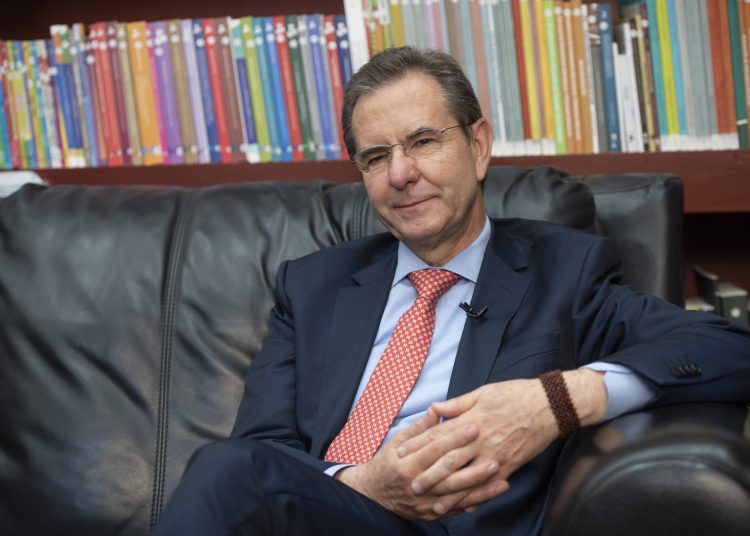 90905042. México, 30 Ago 2019 (Notimex-Alejandro Meléndez).- El secretario de Educación Pública, Esteban Moctezuma durante una entrevista para Notimex donde habló de los nuevos retos que enfrenta la educación en México en las oficinas centrales de la SEP. Ciudad de México, 30 de agosto de 2019. NOTIMEX/FOTO/ALEJANDRO MELÉNDEZ/AMO/EDU