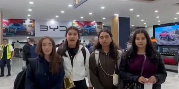 Regresan queretanas varadas en Venezuela