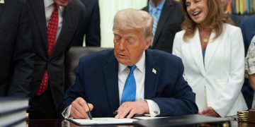 Trump anuncia que este domingo se firmará el acuerdo con Irán para poner fin a la guerra