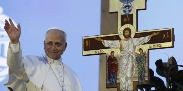 León XIV hace historia en España, exige apoyo a migrantes y justicia para víctimas de abusos en la Iglesia